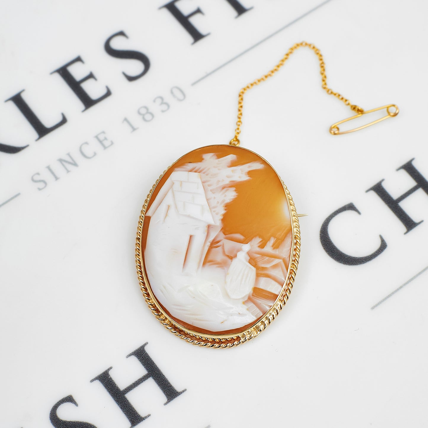 Pre-Owned 9ct Gold Cameo Brooch with Woman & House Scene