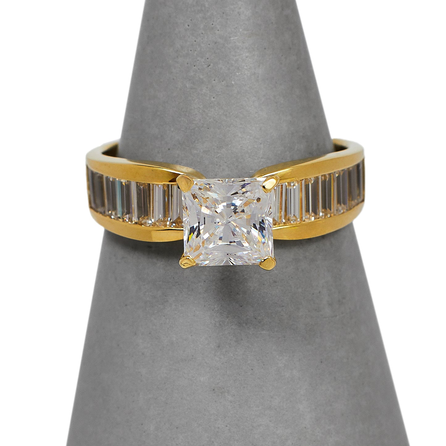 Pre-Owned 9ct Gold Square CZ Ring & CZ Shoulders Size O