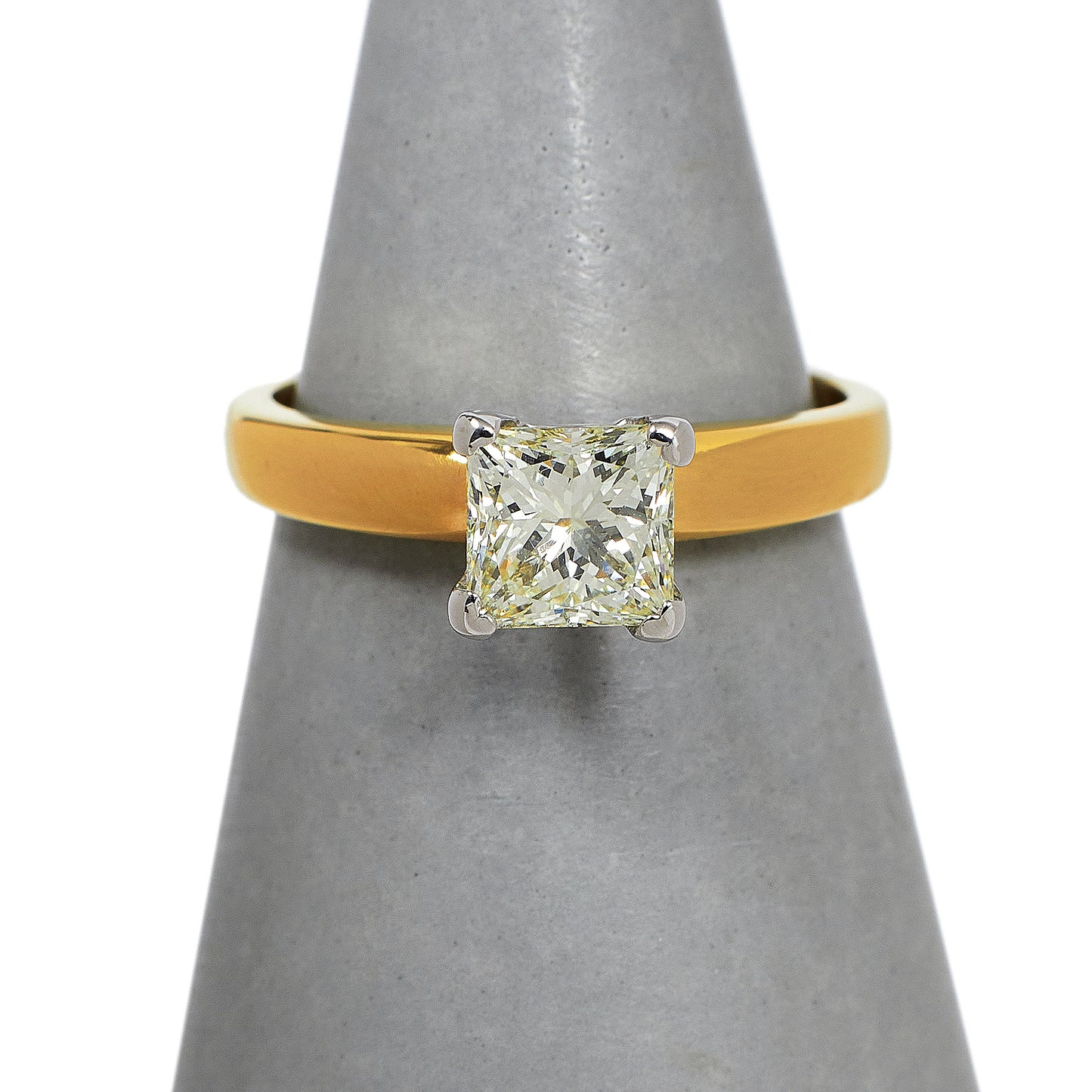 Pre-Owned 18ct Gold Princess Cut Diamond Ring Size J.5