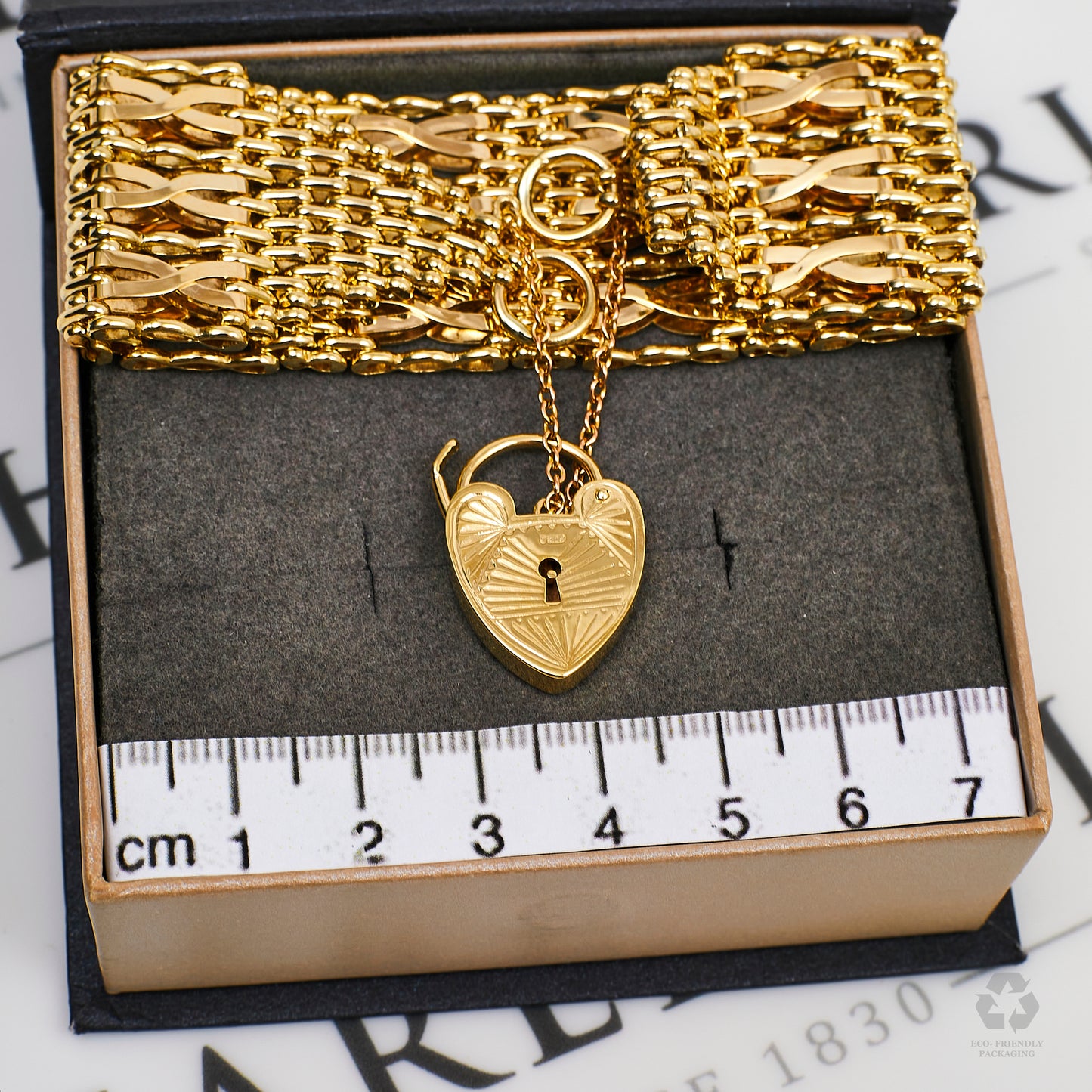 Pre-Owned 9ct Gold Bar Gate Bracelet & Heart Padlock 7 Inch