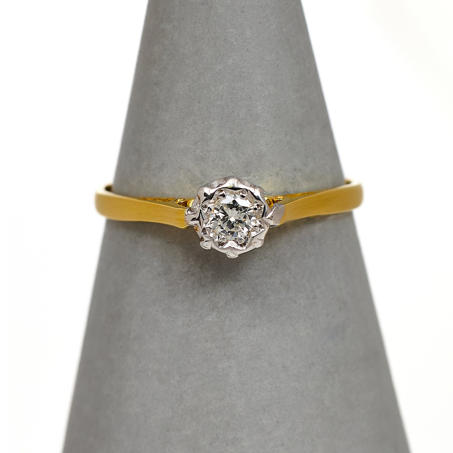 Pre-Owned 18ct Gold Illusion Set Diamond Ring Size O