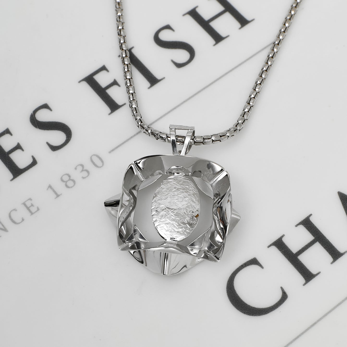 Pre-Owned 18ct White Gold Openwork Oval Pendant & Chain