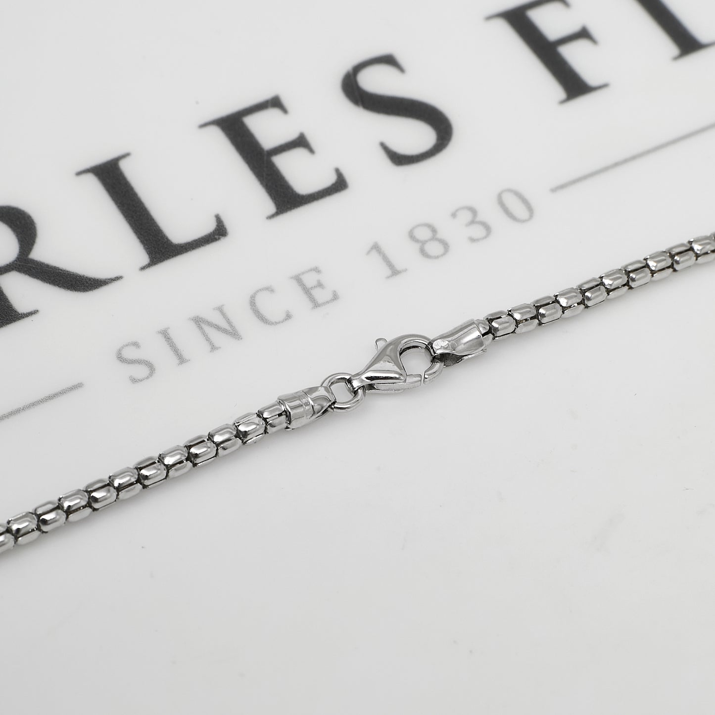 Pre-Owned 18ct White Gold Openwork Oval Pendant & Chain