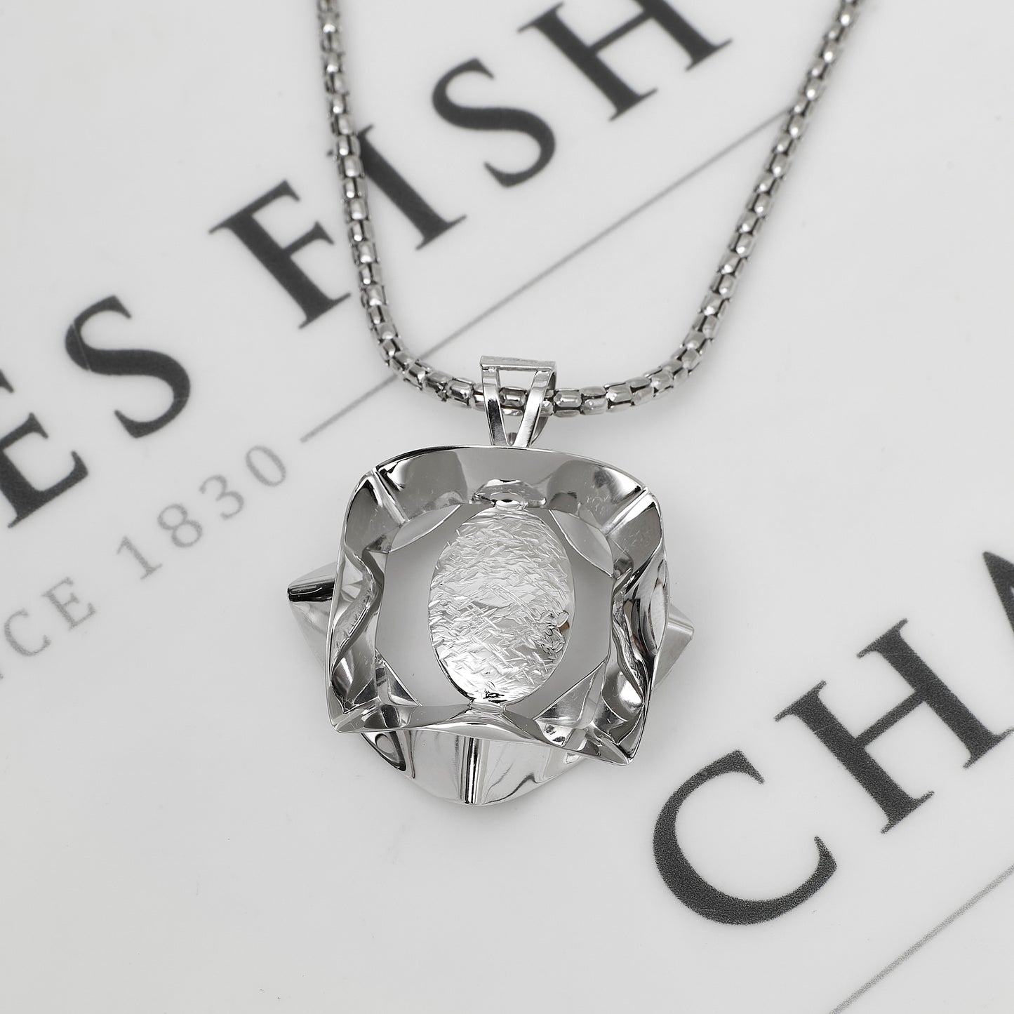 Pre-Owned 18ct White Gold Openwork Oval Pendant & Chain