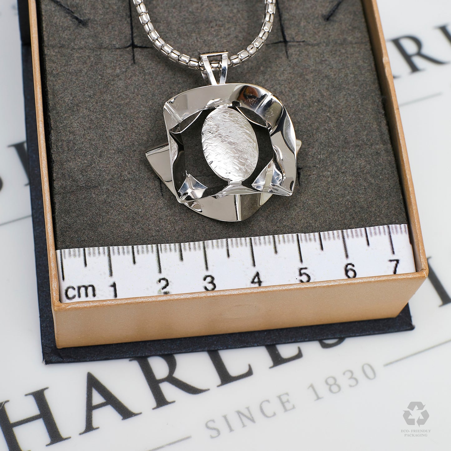 Pre-Owned 18ct White Gold Openwork Oval Pendant & Chain