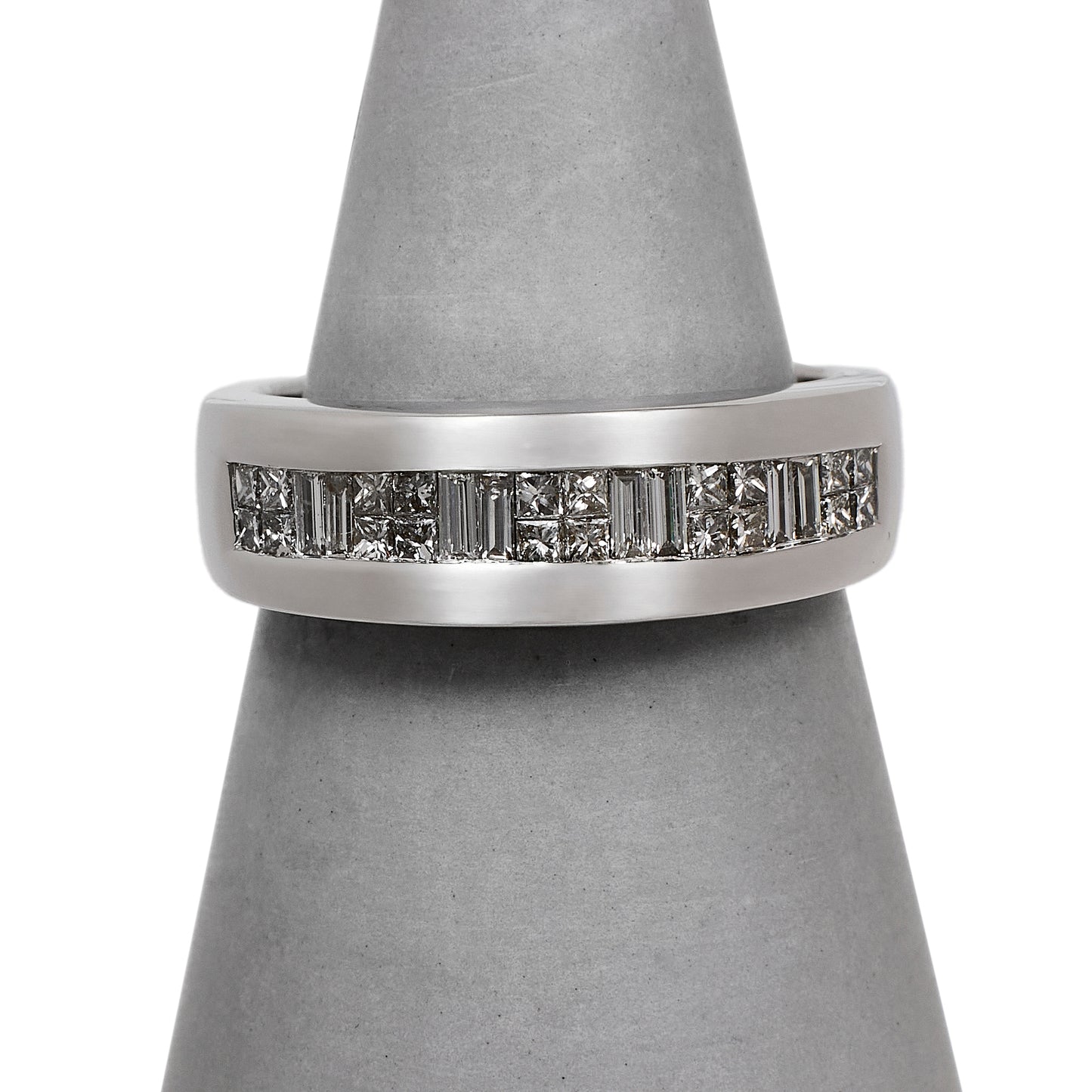Pre-Owned 18ct White Gold Diamond Ring Size M.5