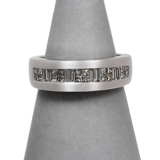 Pre-Owned 18ct White Gold Diamond Ring Size M.5