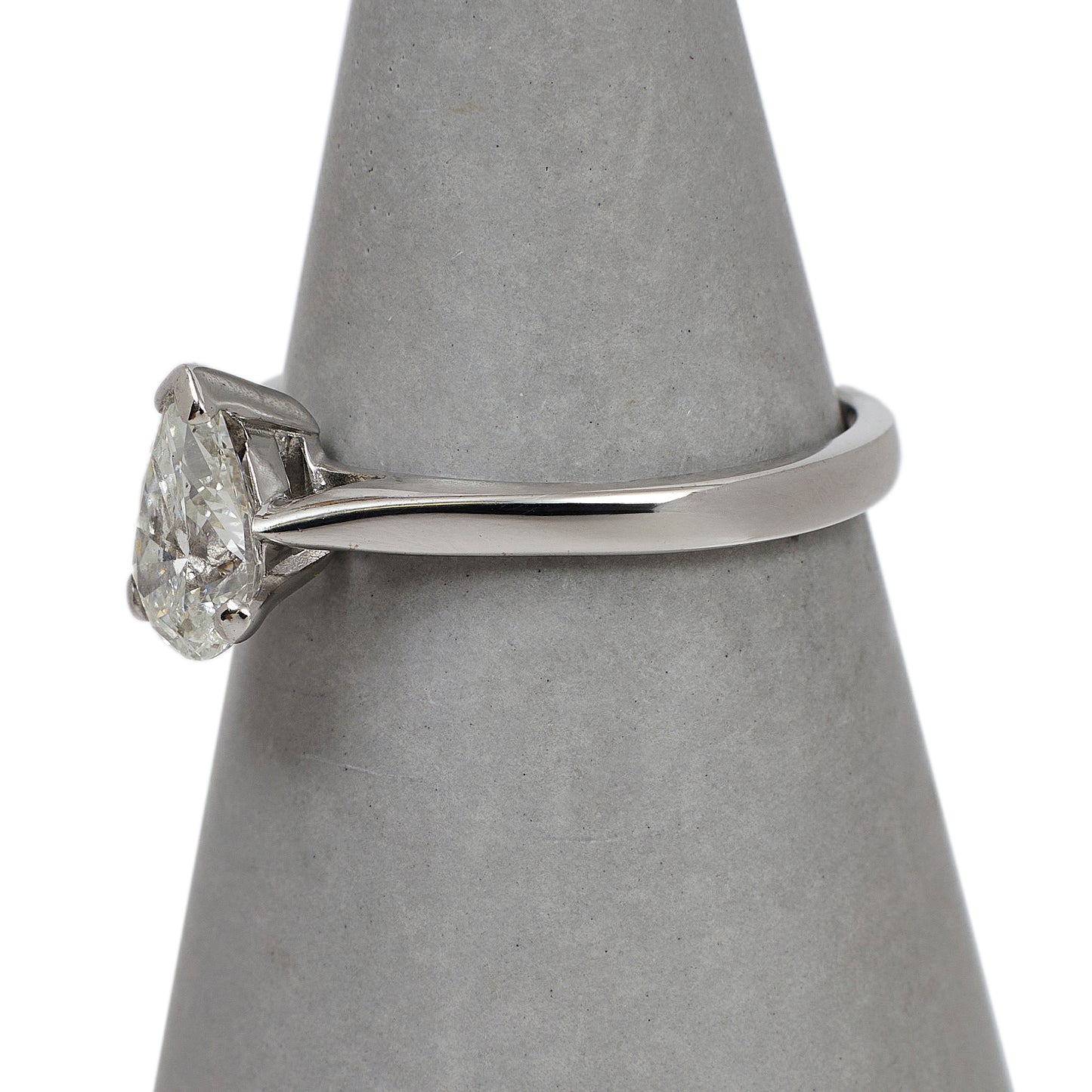 Pre-Owned 18ct White Gold Pear Cut Diamond Ring Size N
