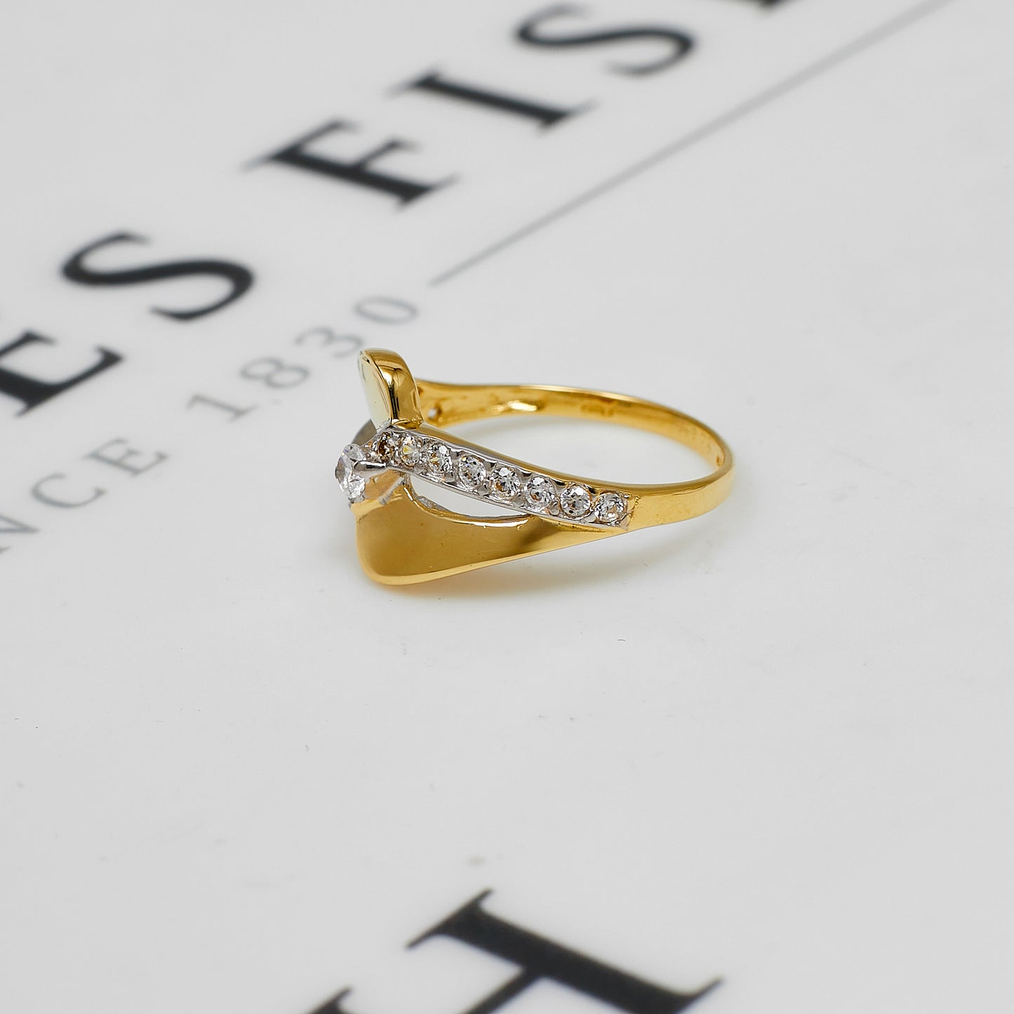 Pre-Owned 14ct Gold CZ Loop Design Ring Size O.5