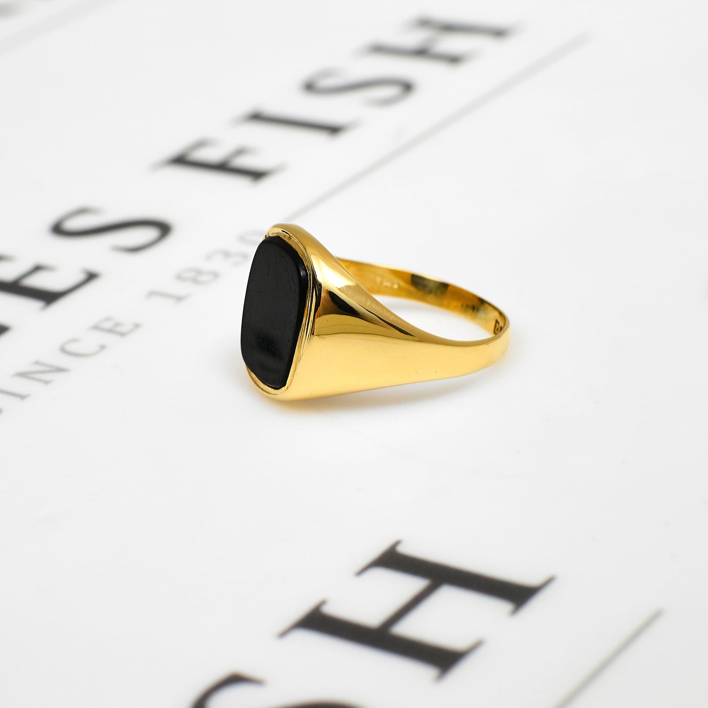 Pre-Owned 9ct Gold Rectangle Onyx Signet Ring Size P