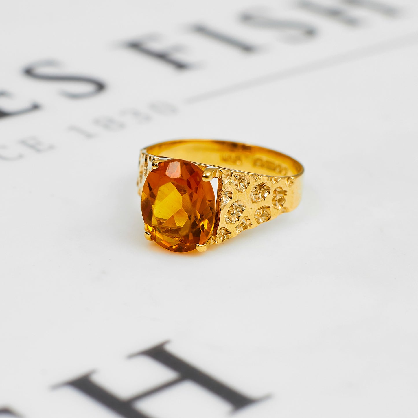 Pre-Owned 9ct Gold Citrine Ring & Textured Shoulders Size N