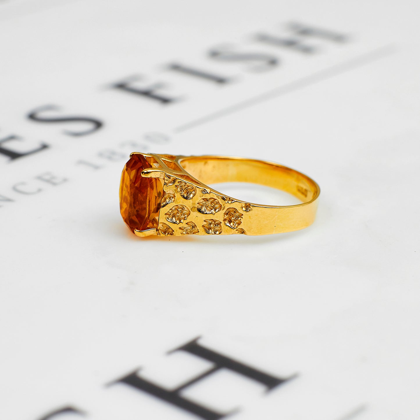 Pre-Owned 9ct Gold Citrine Ring & Textured Shoulders Size N