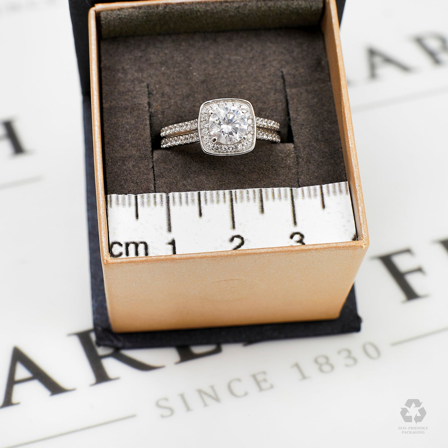 Pre-Owned 9ct White Gold CZ Cluster Ring Size M.5