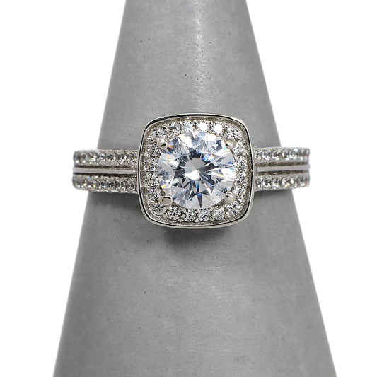 Pre-Owned 9ct White Gold CZ Cluster Ring Size M.5