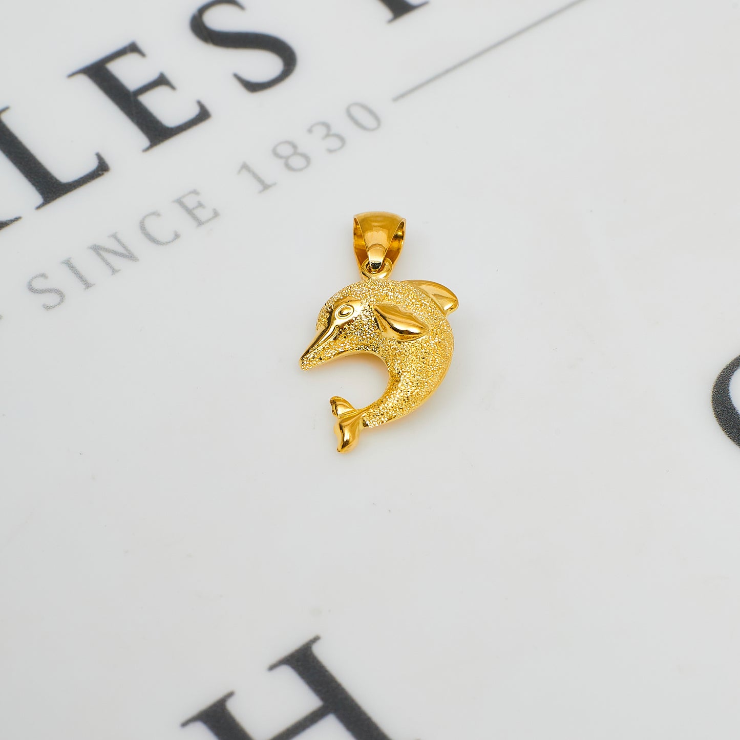 Pre-Owned 18ct Gold Dolphin Pendant
