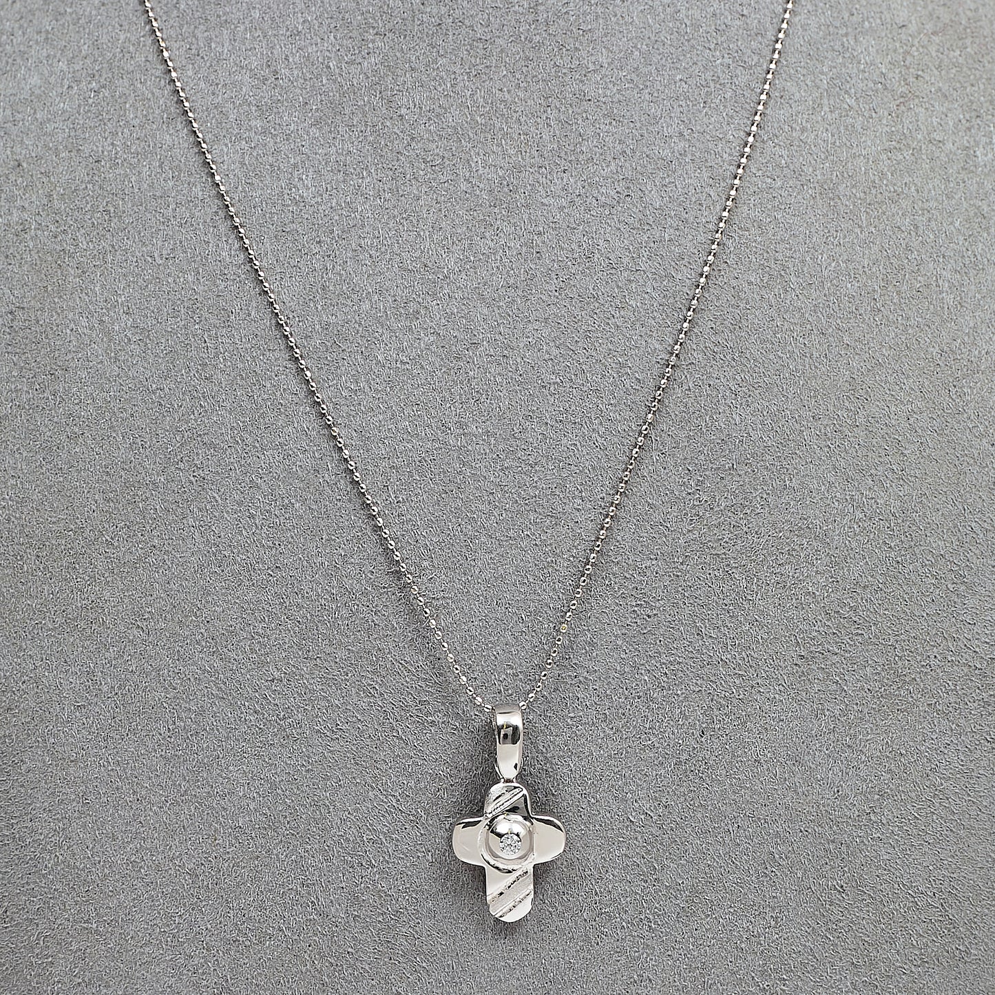 Pre-Owned 18ct White Gold CZ Cross Pendant Necklace