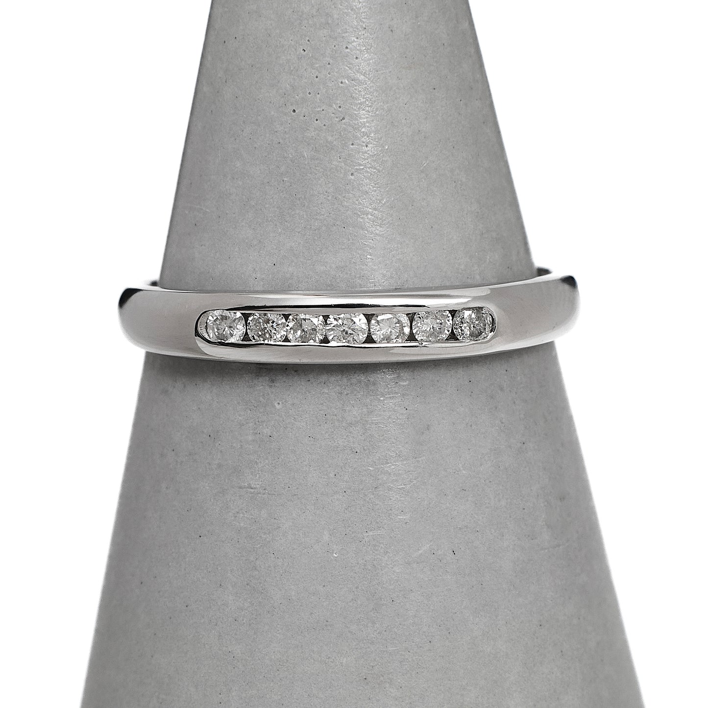 Pre-Owned 9ct White Gold & 7 Diamond Ring Size M.5