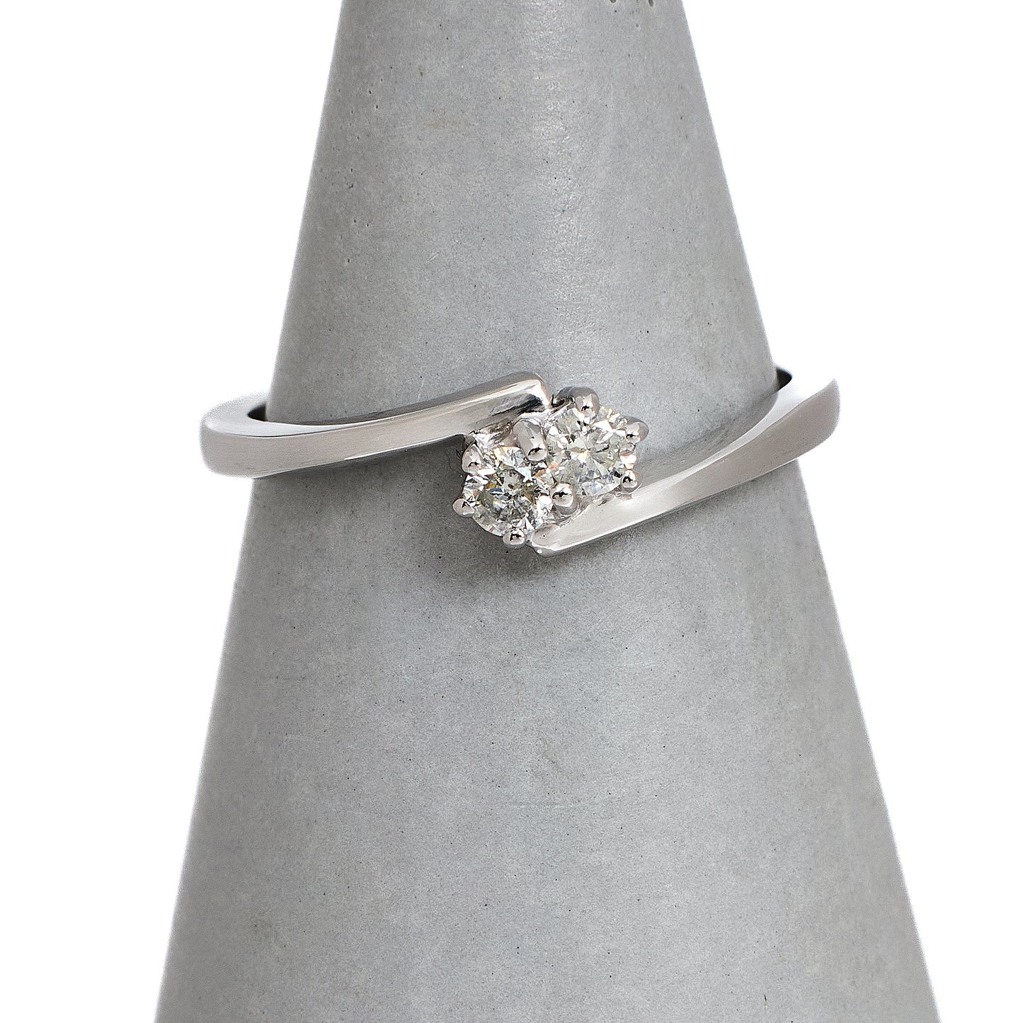 Pre-Owned 18ct White Gold Diamond Ring Size M