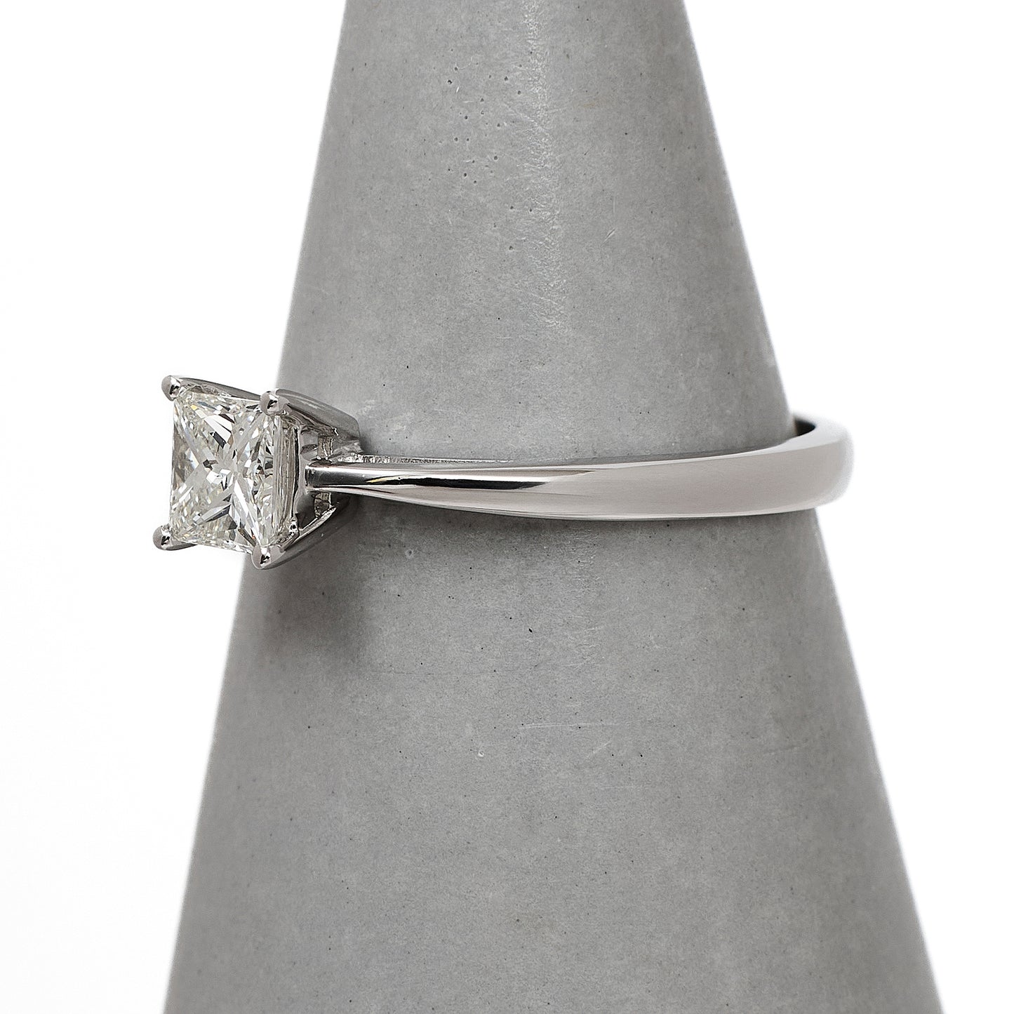 Pre-Owned 18ct White Gold Princess Cut Diamond Ring Size O