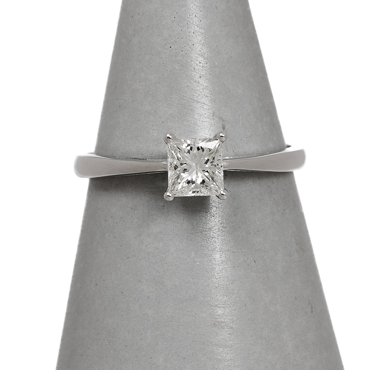 Pre-Owned 18ct White Gold Princess Cut Diamond Ring Size O