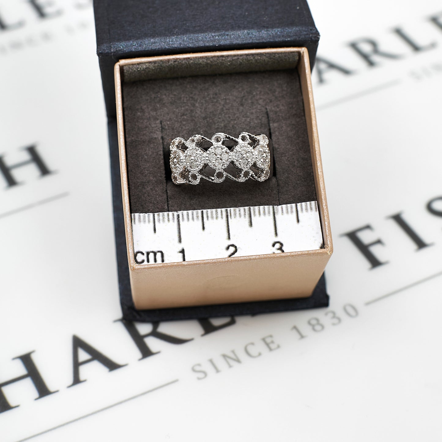 Pre-Owned 9ct White Gold Diamond 5 Circle Ring Size N.5