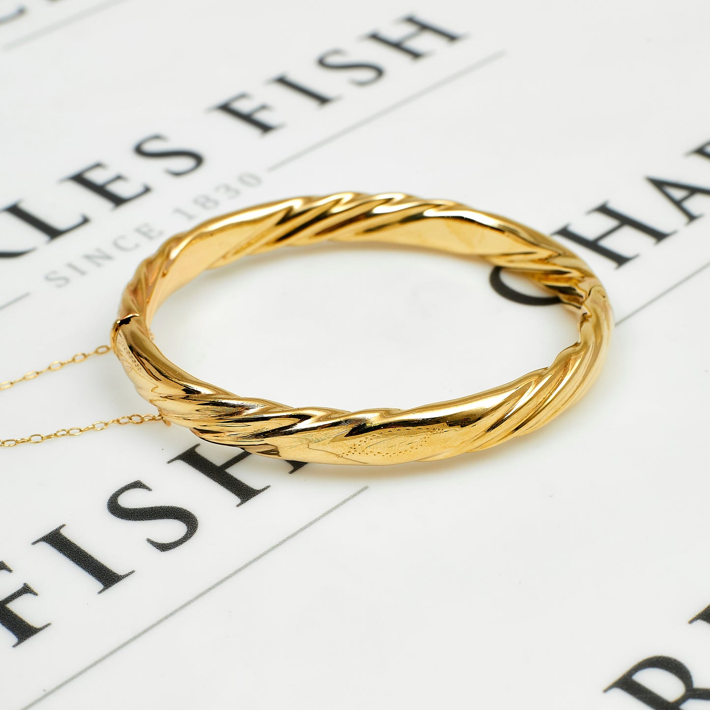 Pre-Owned 9ct Gold Hinged Twist  Bangle & Safety Chain