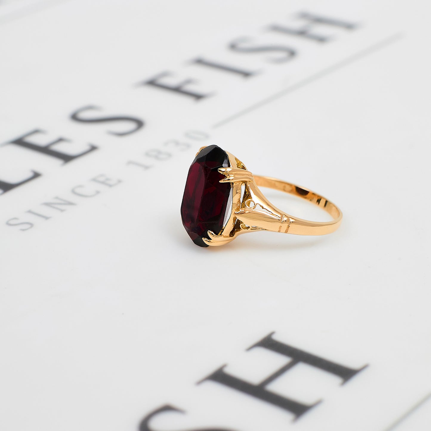 Pre-Owned 9ct Gold Oval Garnet Ring Size I