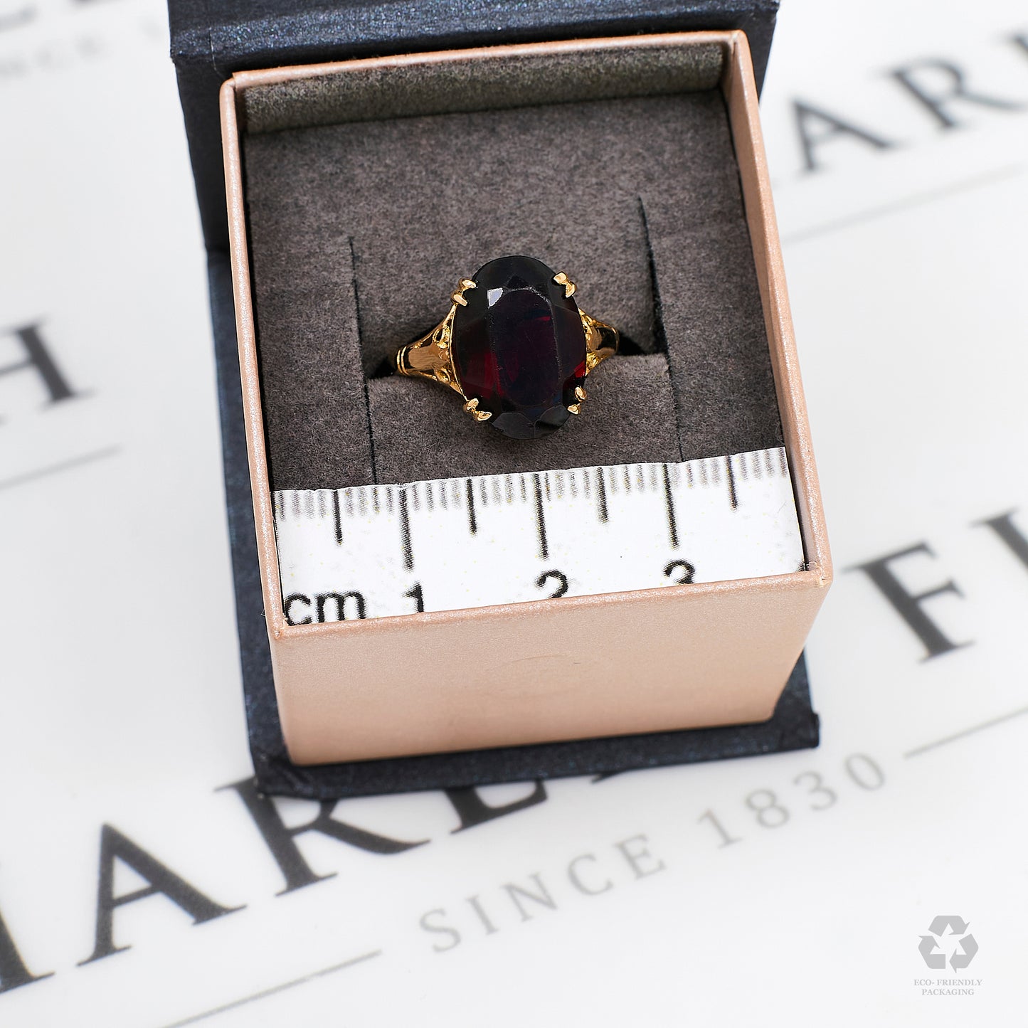 Pre-Owned 9ct Gold Oval Garnet Ring Size I