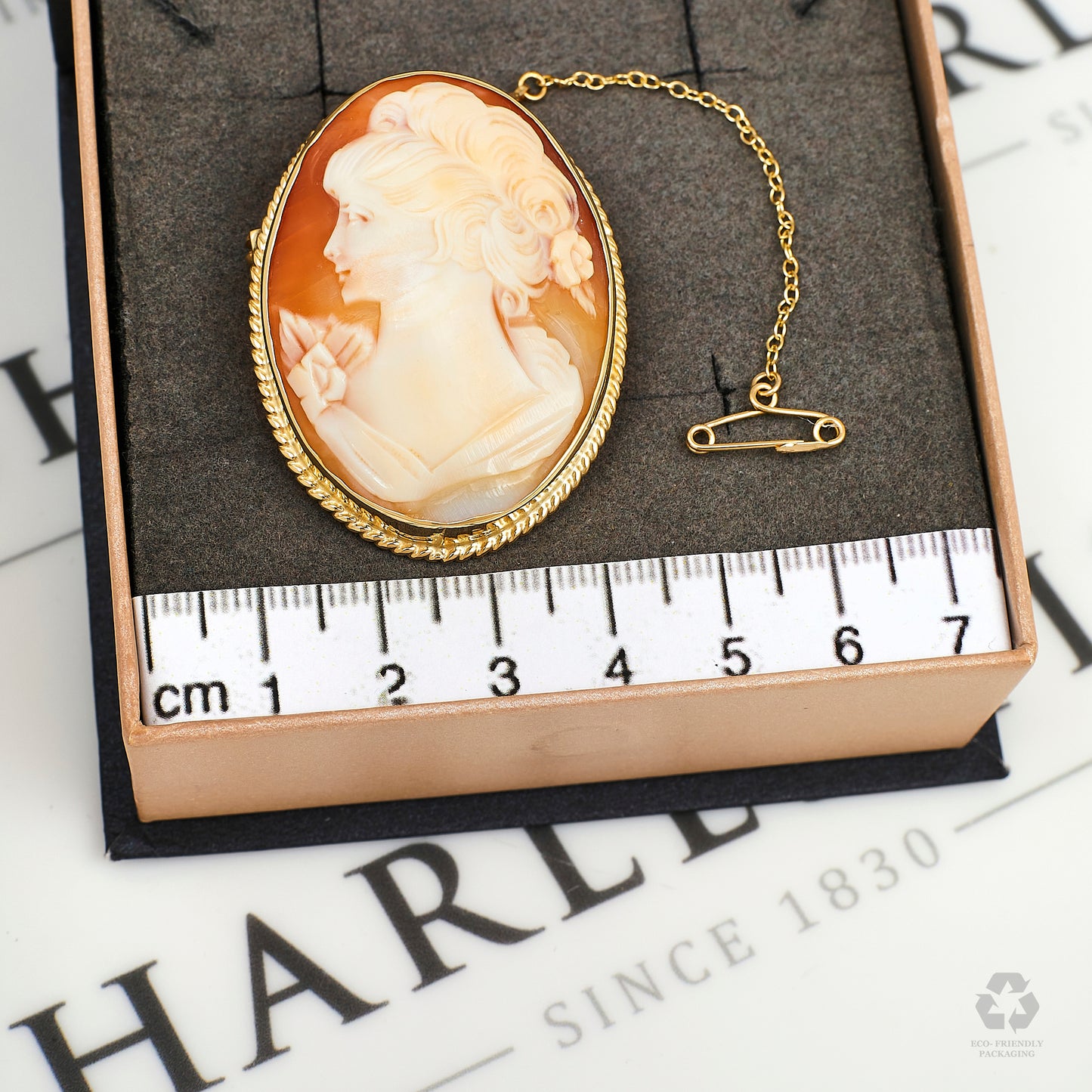 Pre-Owned 9ct Gold Oval Cameo Brooch