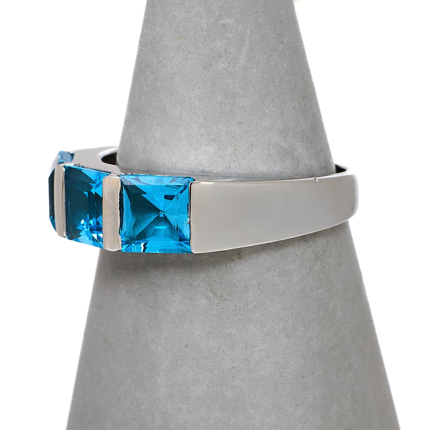 Pre-Owned 18ct White Gold 3 Square Topaz Ring Size S