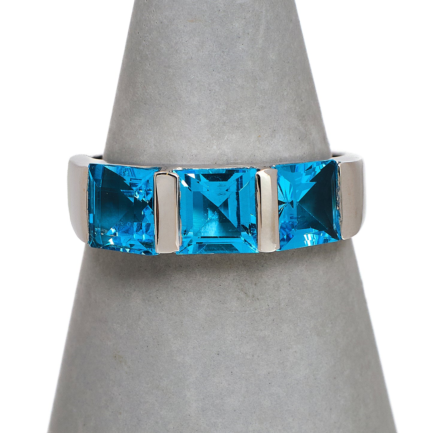 Pre-Owned 18ct White Gold 3 Square Topaz Ring Size S
