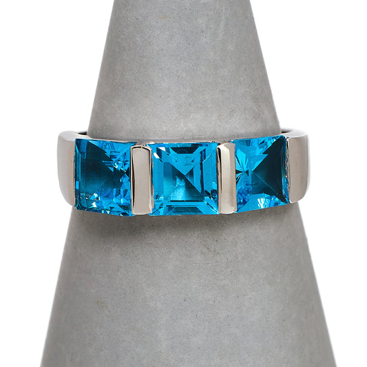 Pre-Owned 18ct White Gold 3 Square Topaz Ring Size S