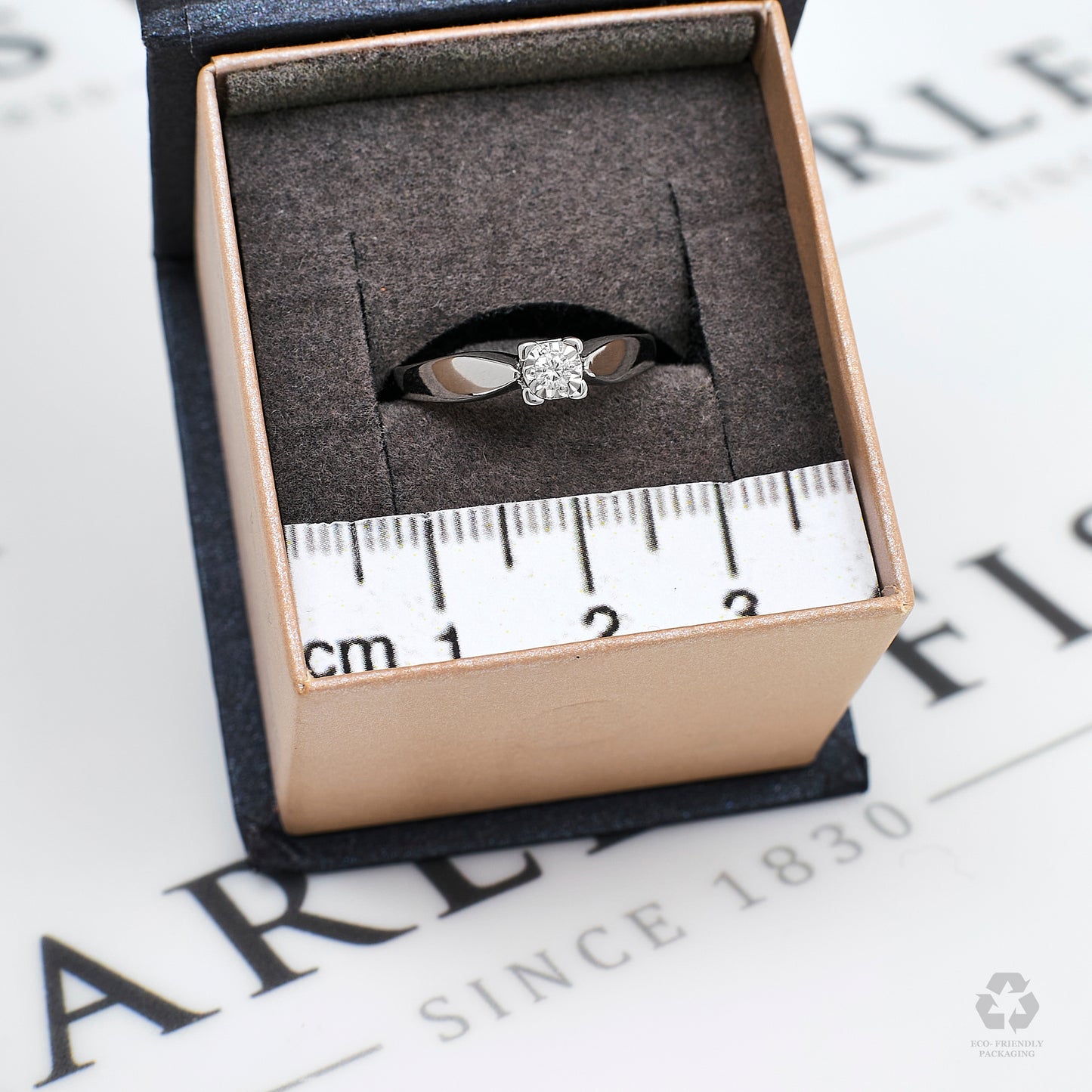 Pre-Owned 9ct White Gold Illusion Set Diamond Ring Size J.5
