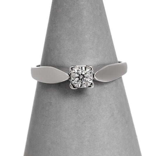 Pre-Owned 9ct White Gold Illusion Set Diamond Ring Size J.5