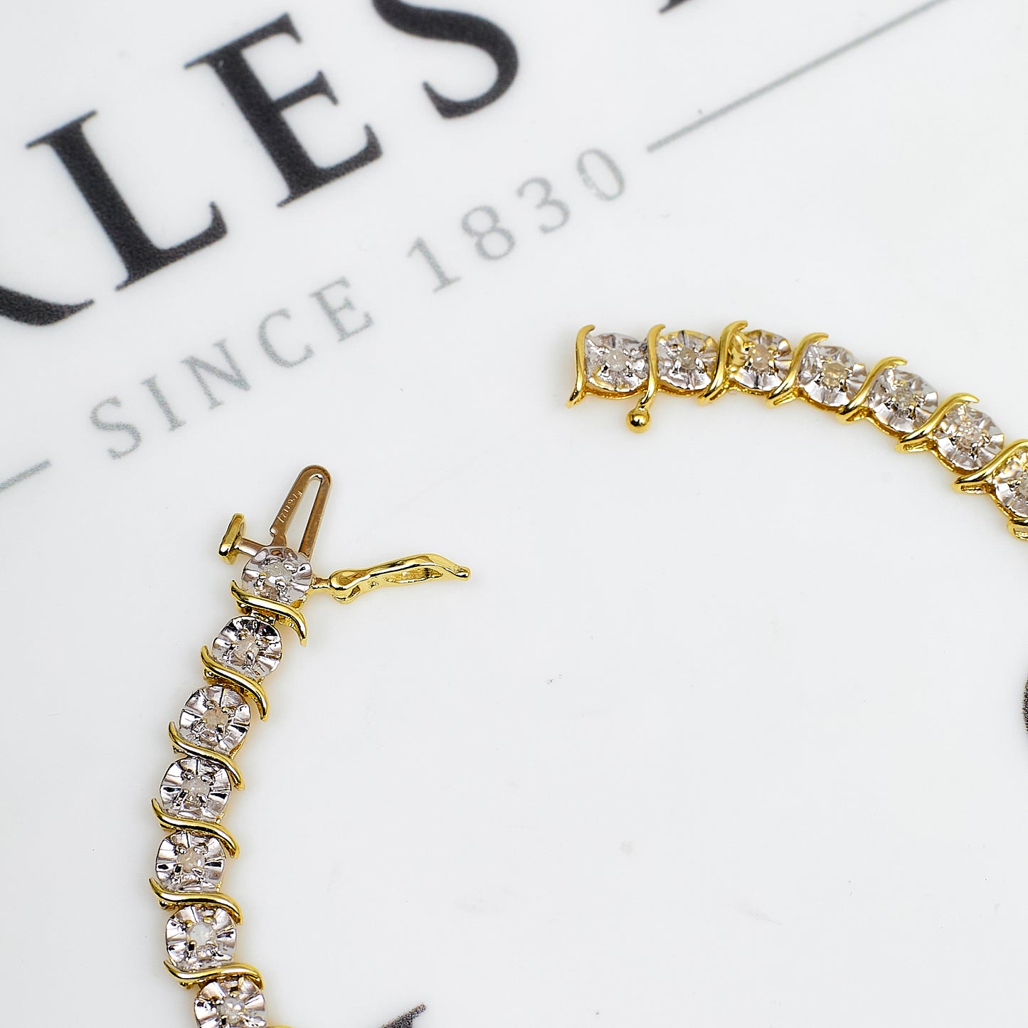 Pre-Owned 9ct Gold Illusion Set Diamond Bracelet 7 Inch