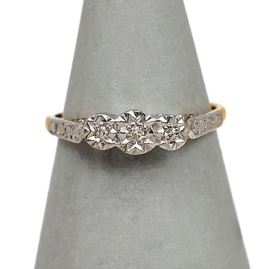 Pre-Owned 18ct Gold Illusion Set 3 Diamond Ring Size L