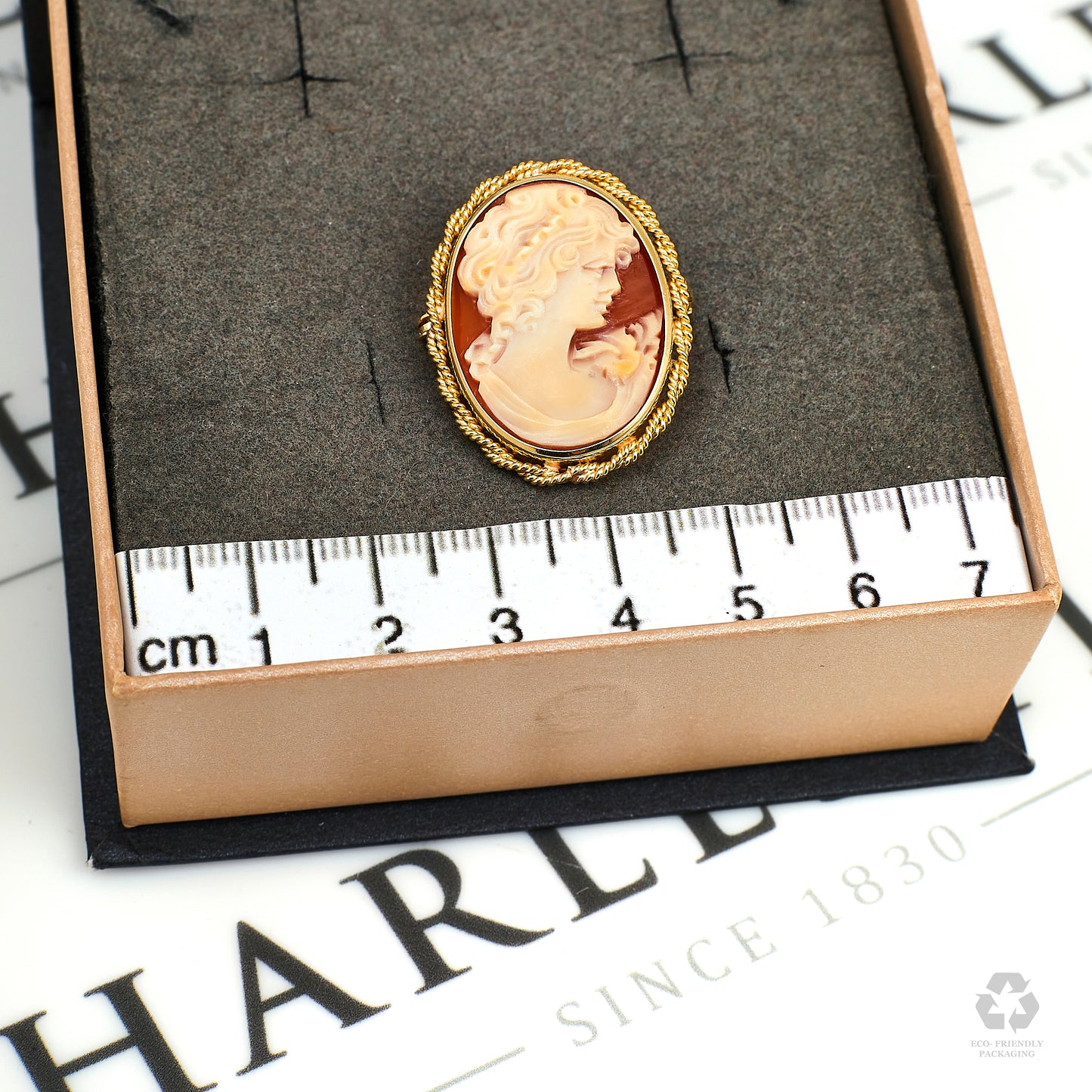 Pre-Owned 9ct Gold Oval Cameo Brooch