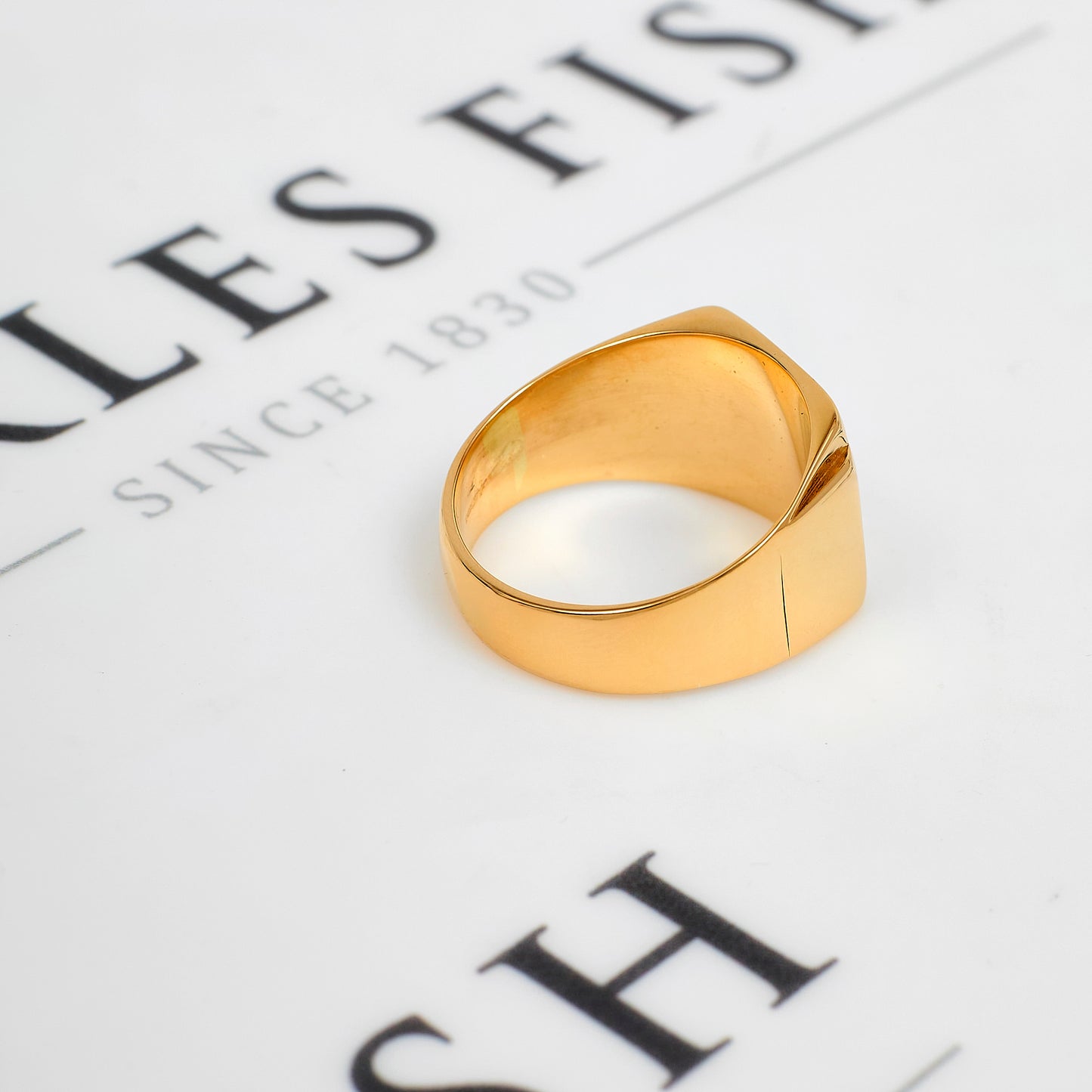 Pre-Owned 9ct Gold Mens Curved Sides Rectangle Signet Ring