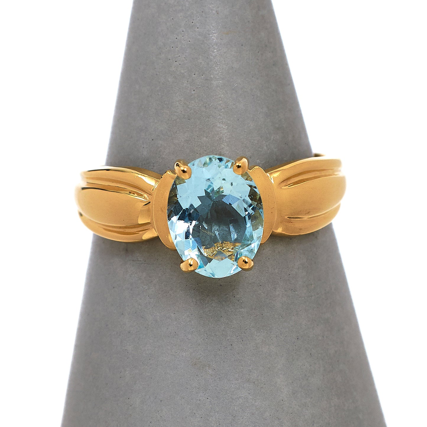 Pre-Owned 9ct Gold Oval Aquamarine Ring Size P
