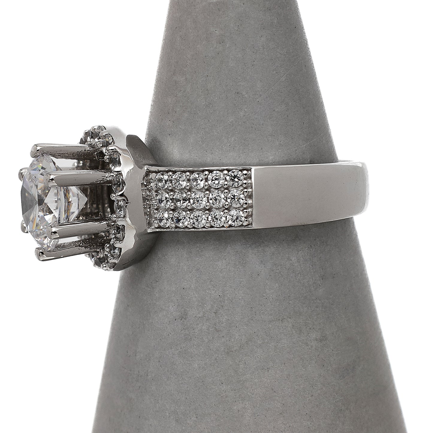 Pre-Owned 18ct White Gold CZ Cluster Ring Size M