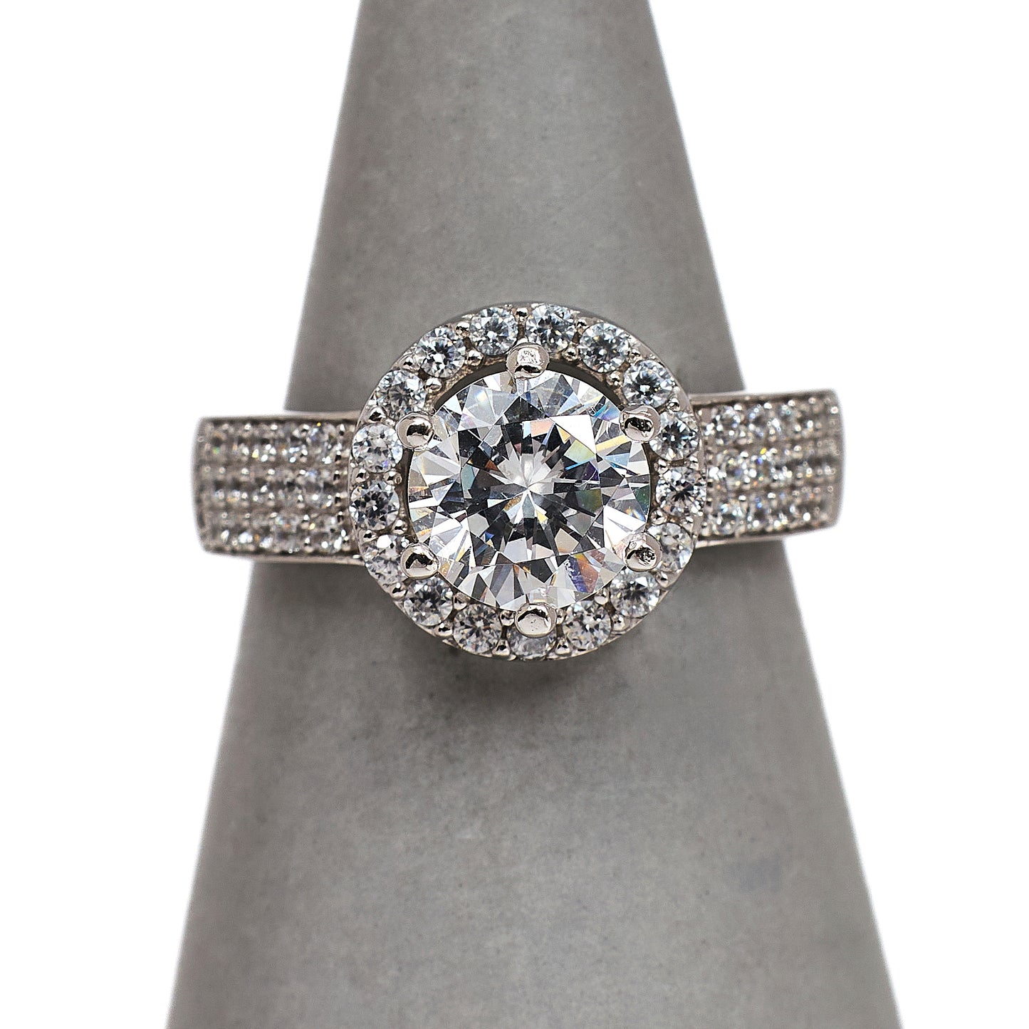 Pre-Owned 18ct White Gold CZ Cluster Ring Size M