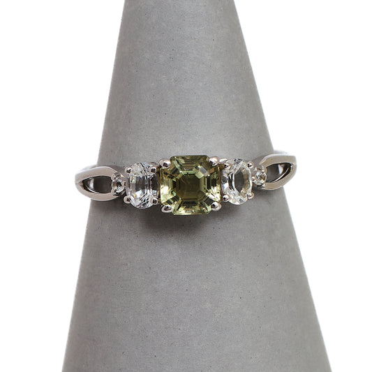 Pre-Owned 9ct White Gold Diaspore & White Zircon Ring