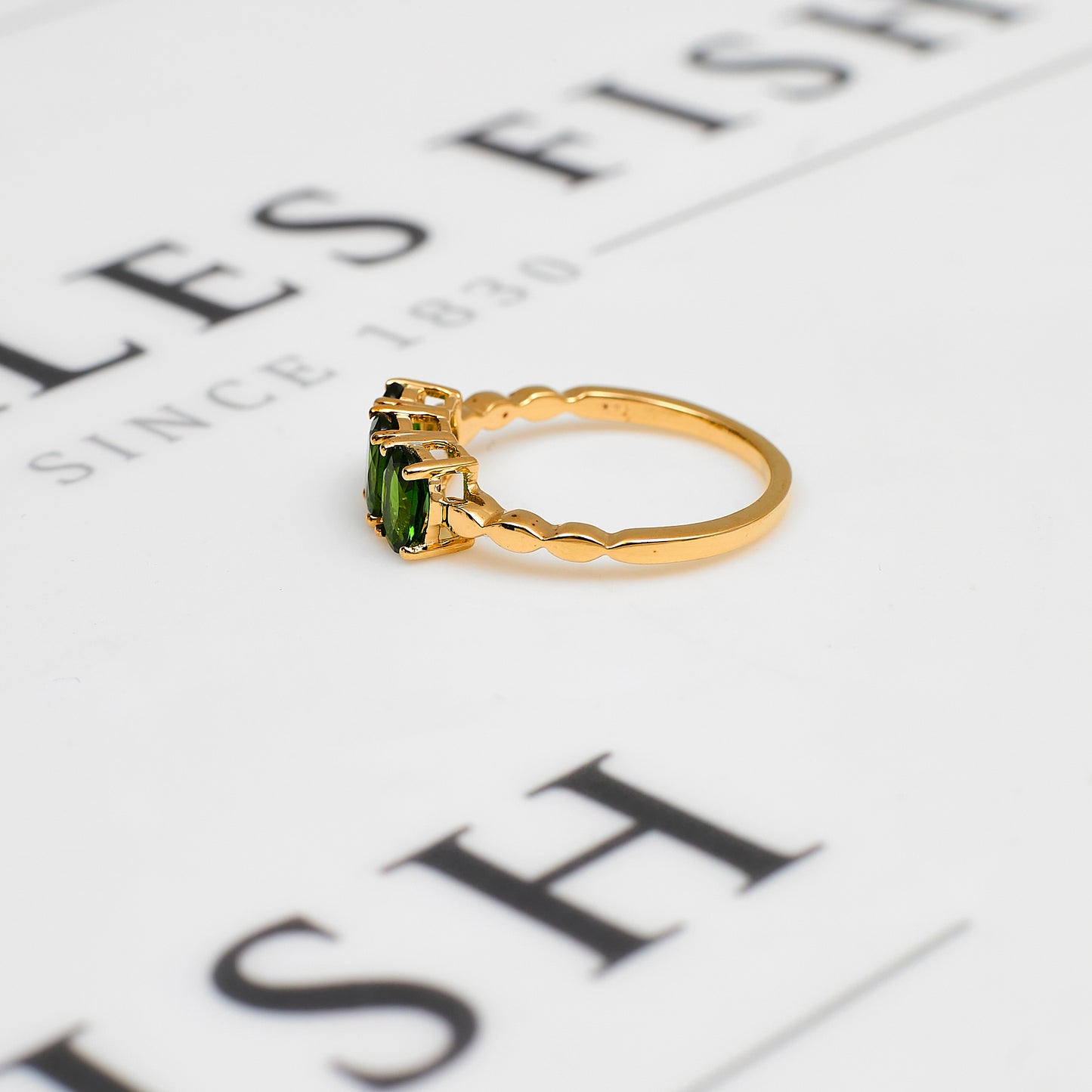Pre-Owned 9ct Gold Oval 3 Chrome Diopside Ring Size N