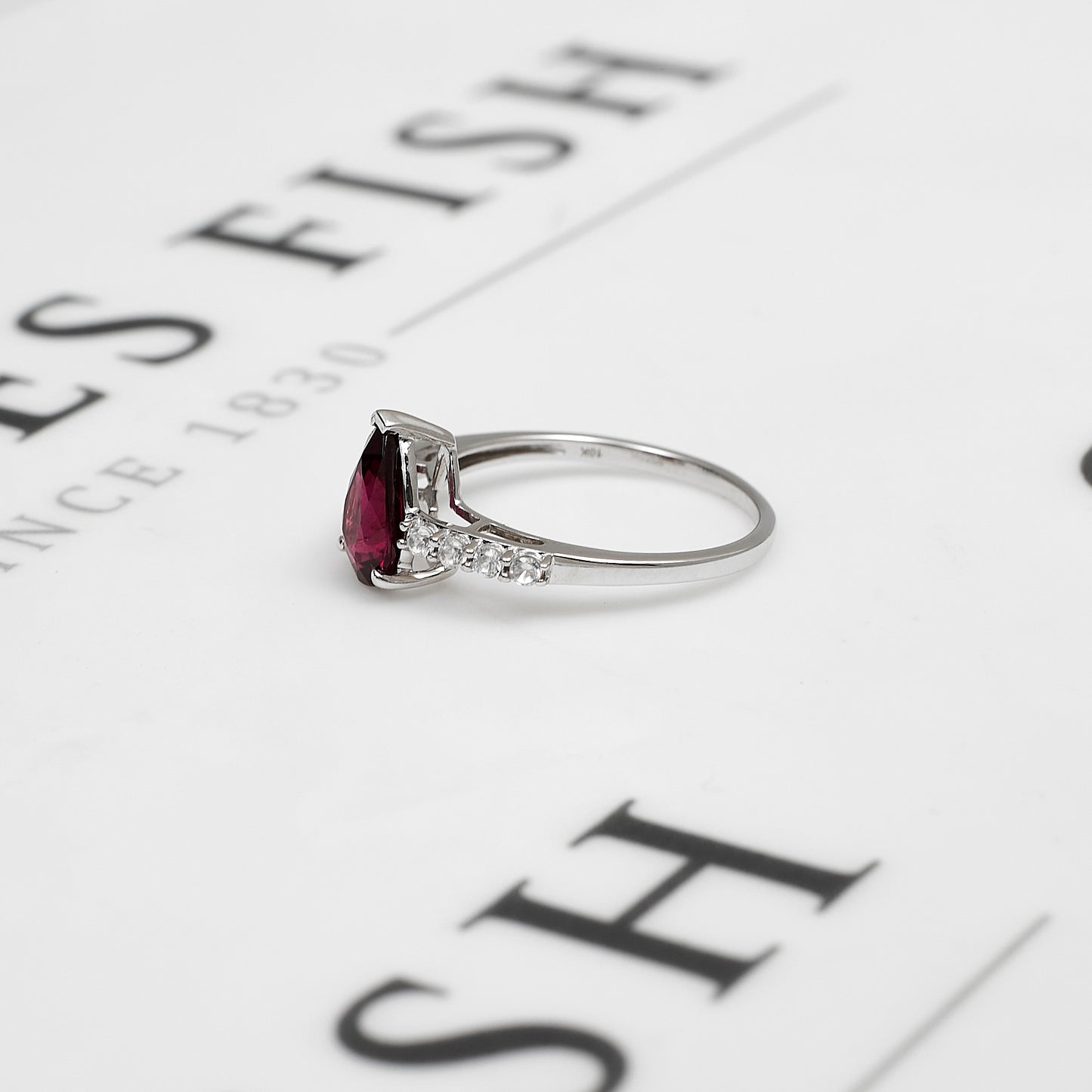 Pre-Owned 9ct White Gold Garnet & Zircon Ring Size N
