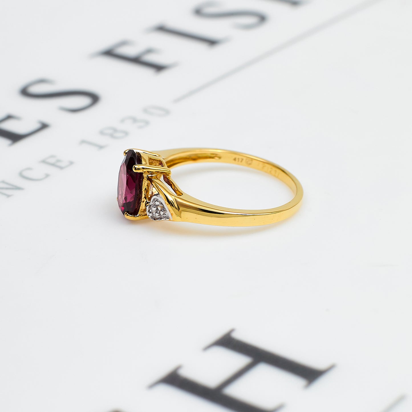 Pre-Owned 9ct Gold Oval Garnet & 4 White Zircon Ring Size N