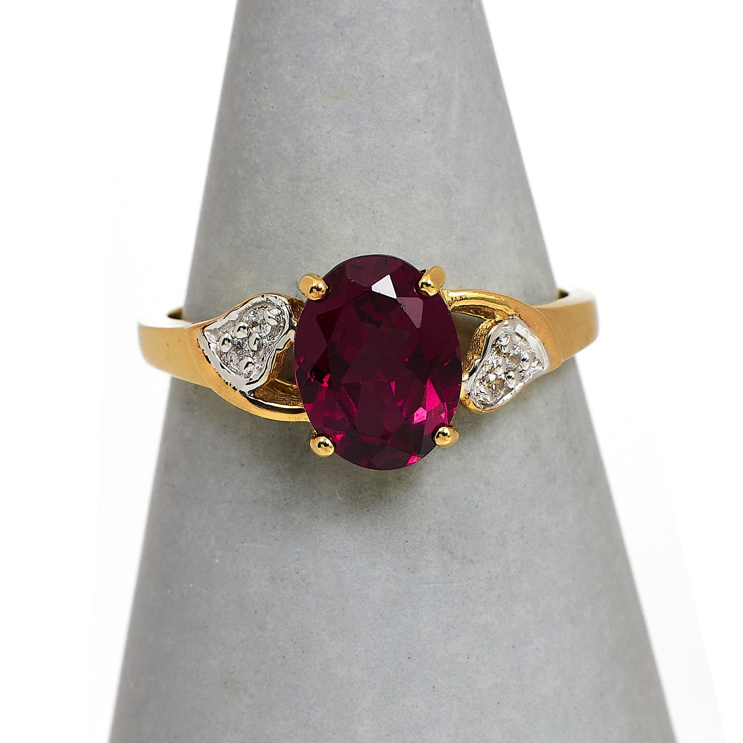 Pre-Owned 9ct Gold Oval Garnet & 4 White Zircon Ring Size N