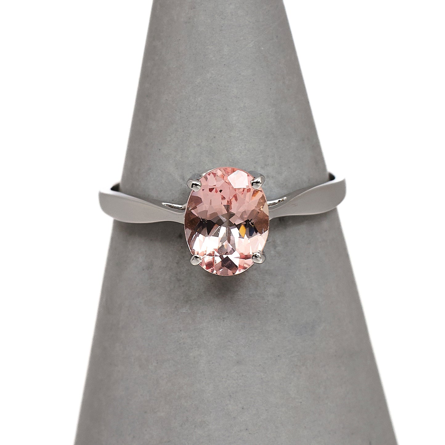 Pre-Owned 9ct White Gold Oval Danburite Dress Ring Size N