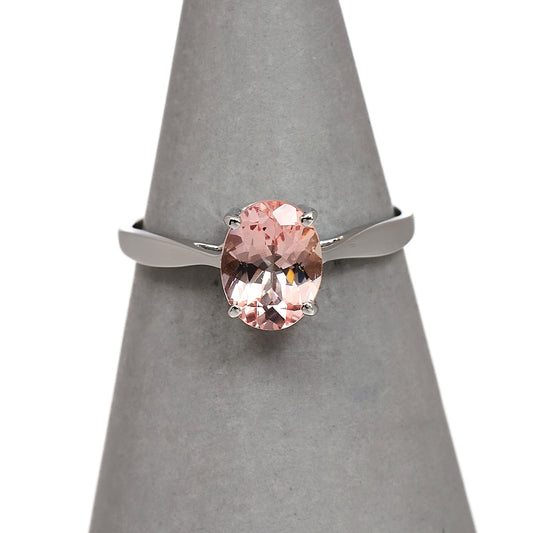 Pre-Owned 9ct White Gold Oval Danburite Dress Ring Size N