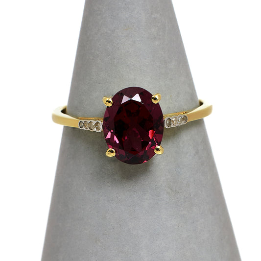 Pre-Owned 9ct Gold Oval Garnet & Diamond Ring Size N