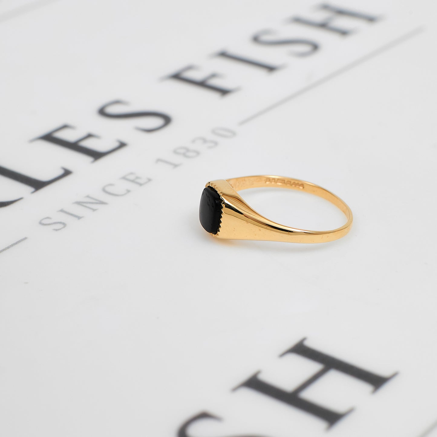 Pre-Owned 9ct Gold Square Rounded Corner Onyx Signet Ring